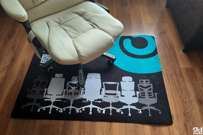 Ochranná podlaožka pod stoličku s logom