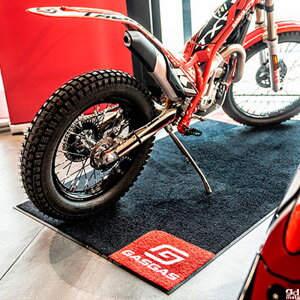 Motomatte mit Logo - Werkstattmatte - Teppich unter dem Tank Motocross Enduro| GDmtasEU