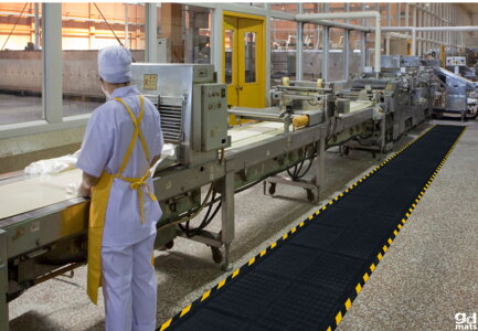 Egymásba  illeszthető  fáradásgátló  szőnyegek gyártócsarnokokba  | GDmatsEU